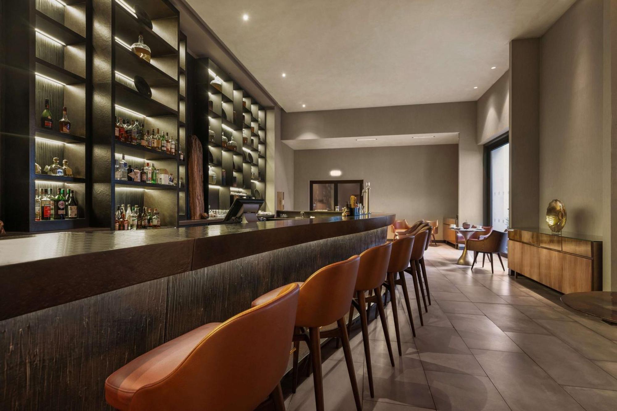 Hilton Porto Gaia Hotel Vila Nova de Gaia Exterior photo The bar at the London Edition
