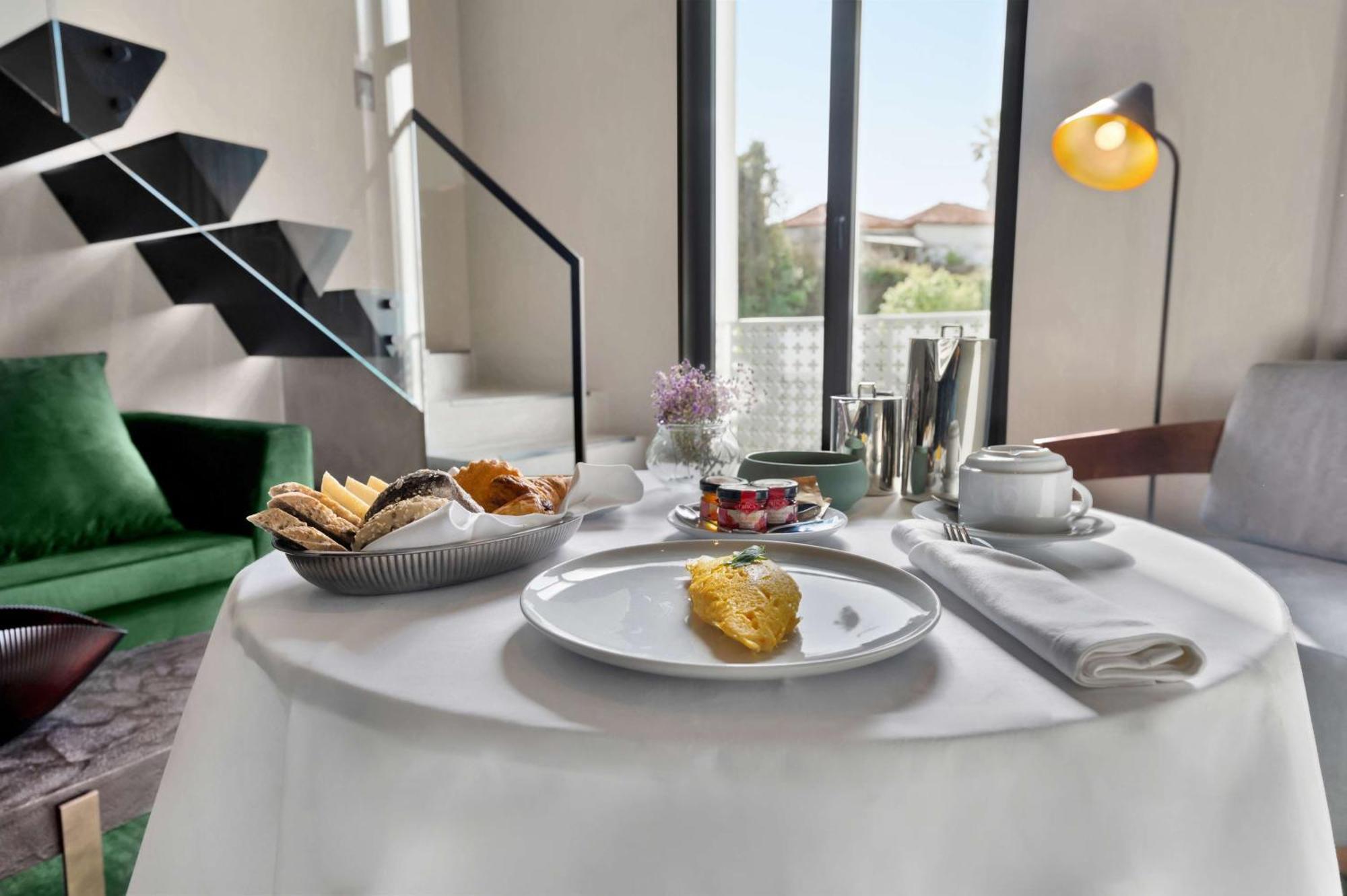 Hilton Porto Gaia Hotel Vila Nova de Gaia Exterior photo A 3D rendering of a breakfast table