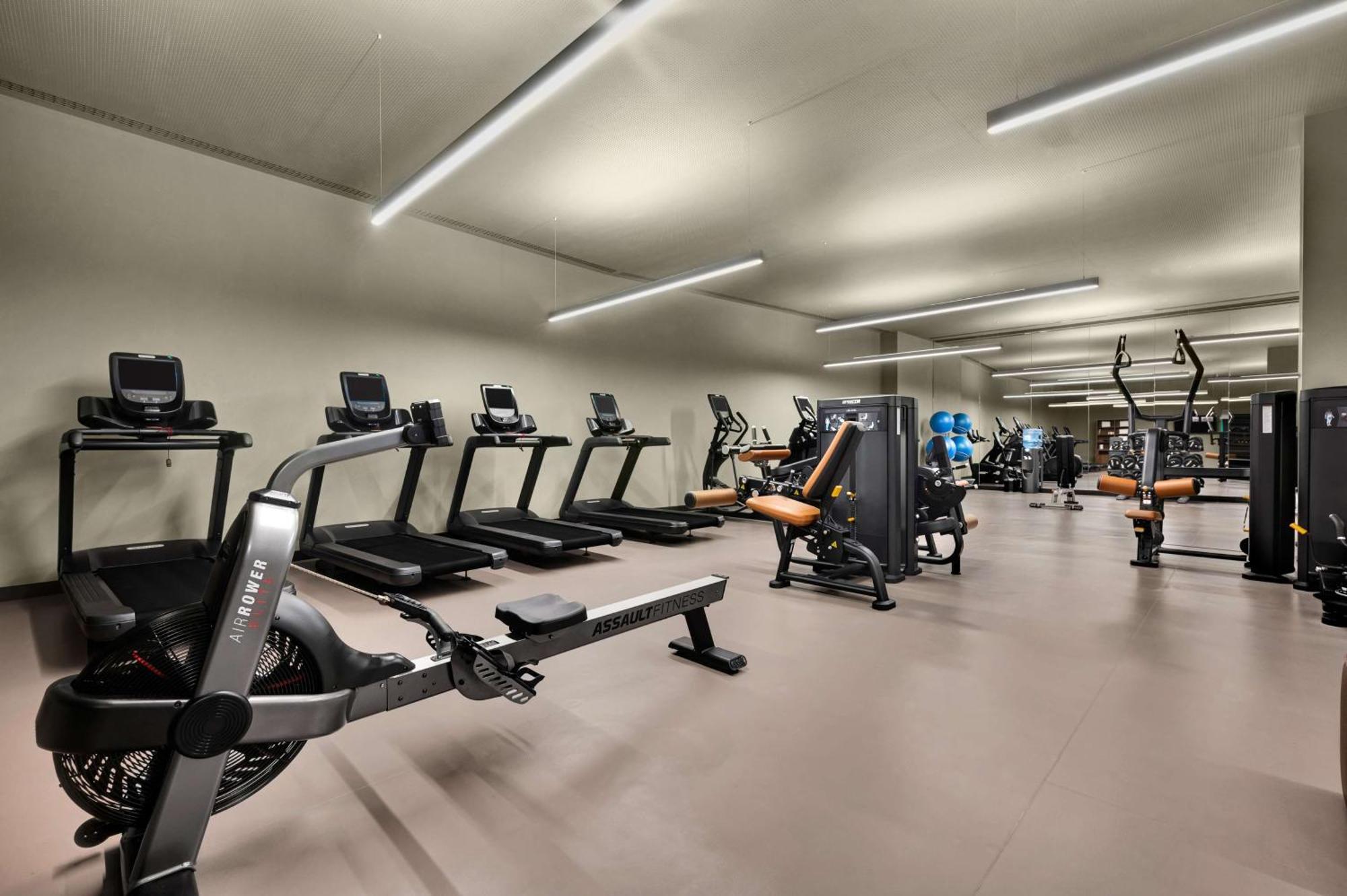 Hilton Porto Gaia Hotel Vila Nova de Gaia Exterior photo The gym at The Standard London
