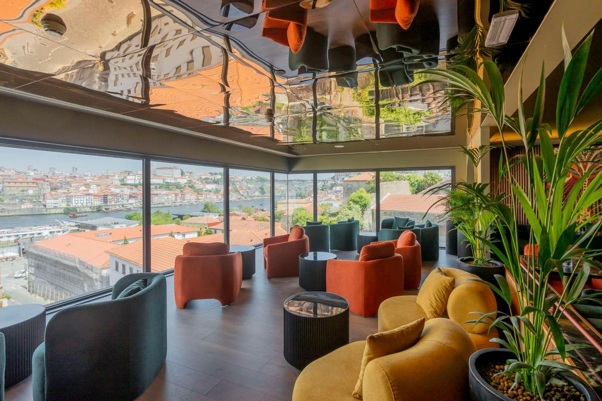 Hilton Porto Gaia Hotel Vila Nova de Gaia Exterior photo The lounge at the airport